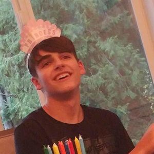 Meet your Posher, Derek